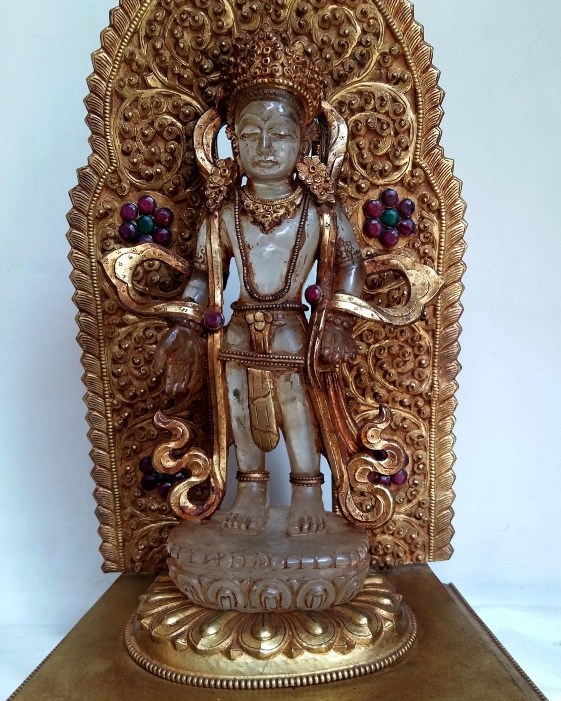 Crystal Avalokitesvara With fire Gold Plated, Metal Background And Base