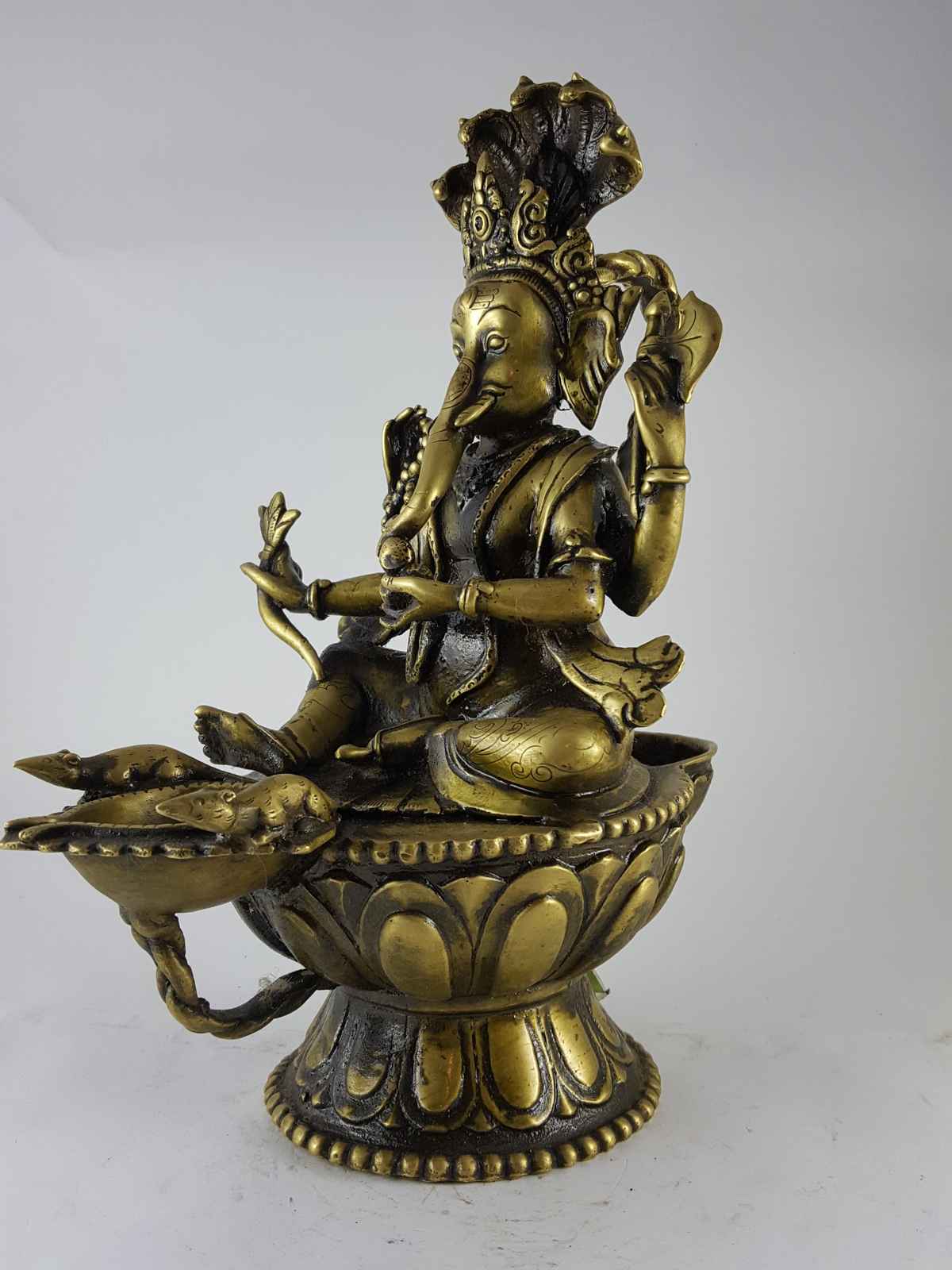 Brass Ganesh Sukunda -oil Lamp High Quality Statue, old Post, remakable