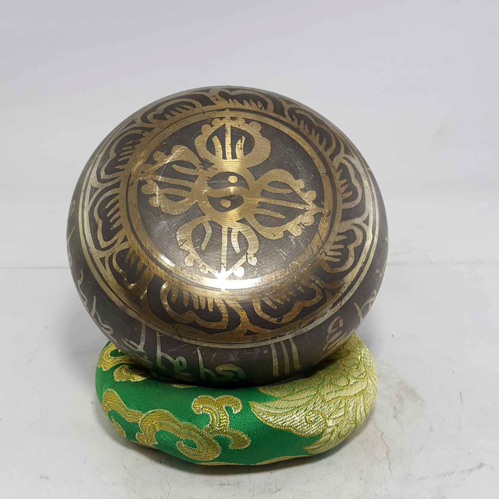 Om Mani Padme Hum Embossed Singing Bowls <span Style=