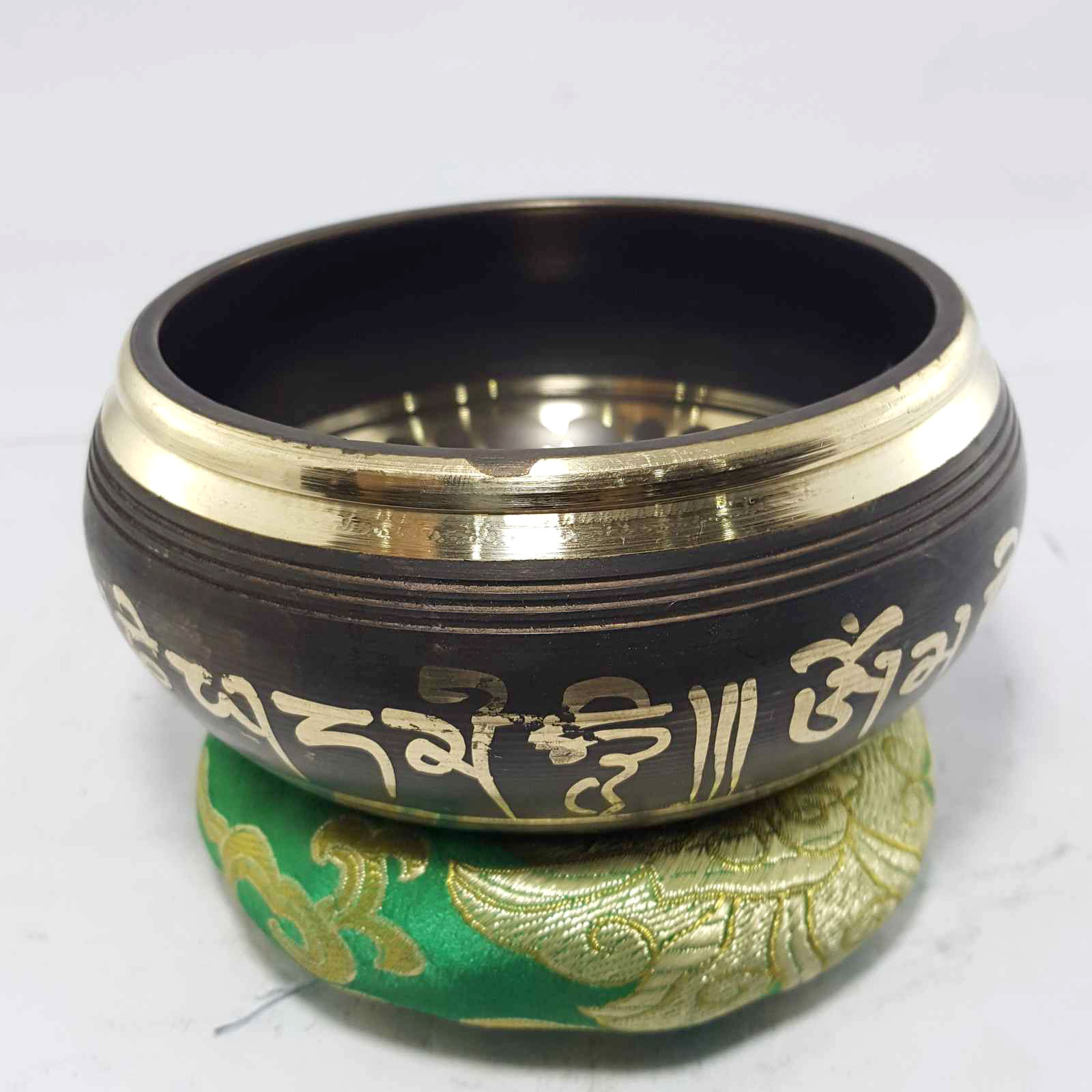 Double Dorje Embossed Singing Bowls <span Style=