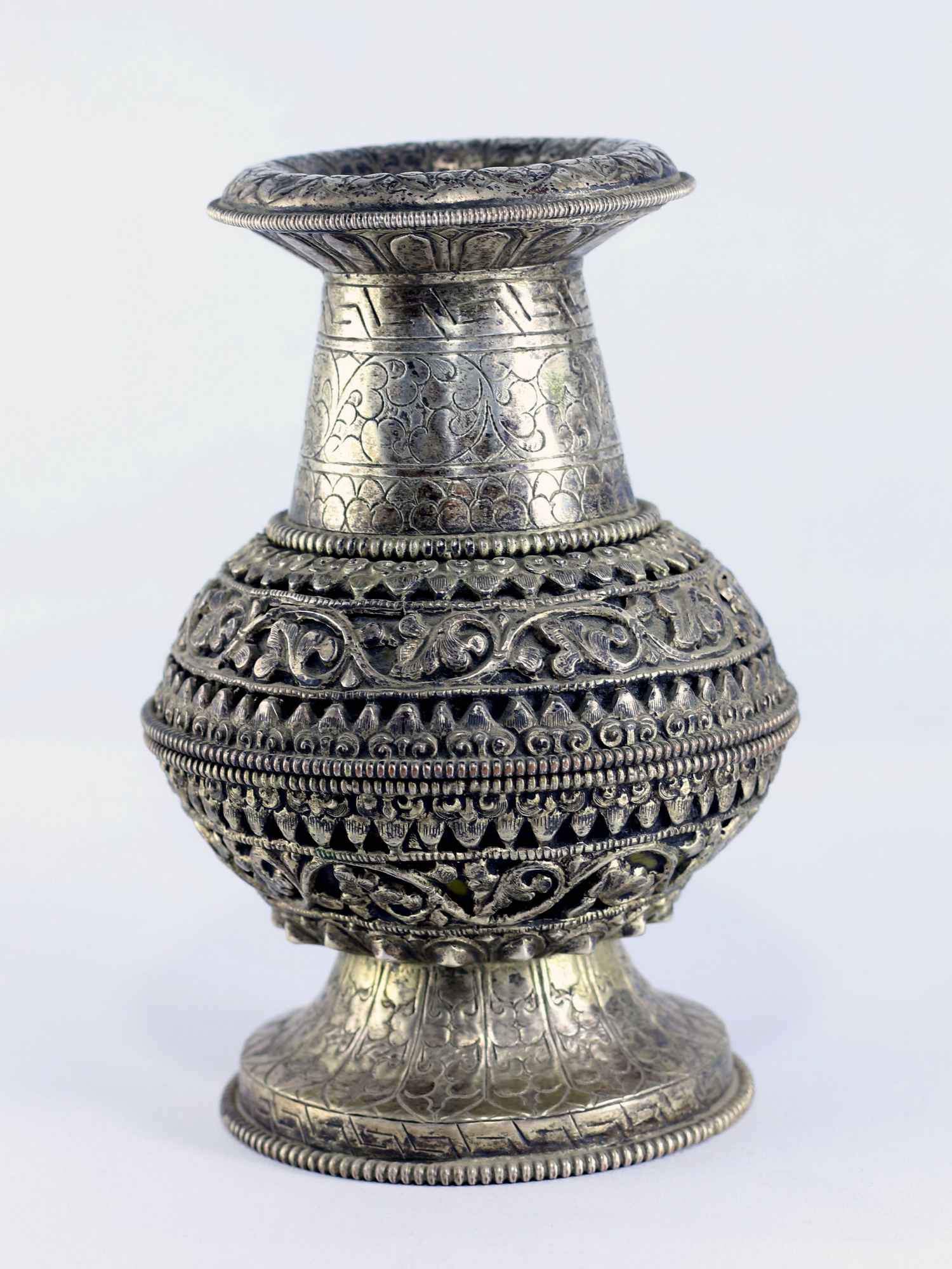 Silver Tibetan Flower Vase : Vase Over Imitation Amber Vol 1