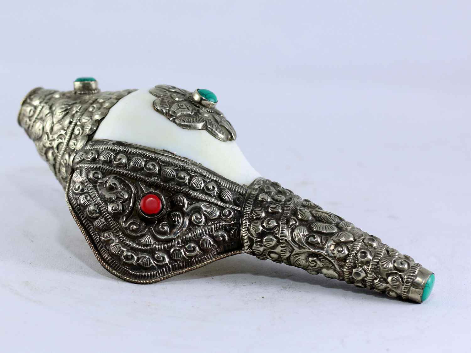 White Metal Conch Shell With Flower Design