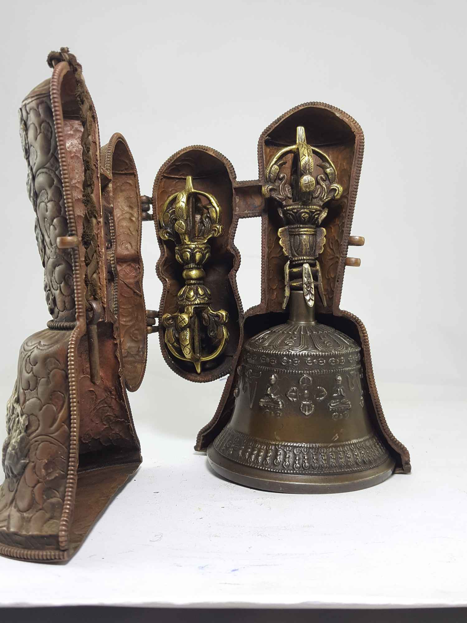 Bell And Dorje With Metal Cover Large