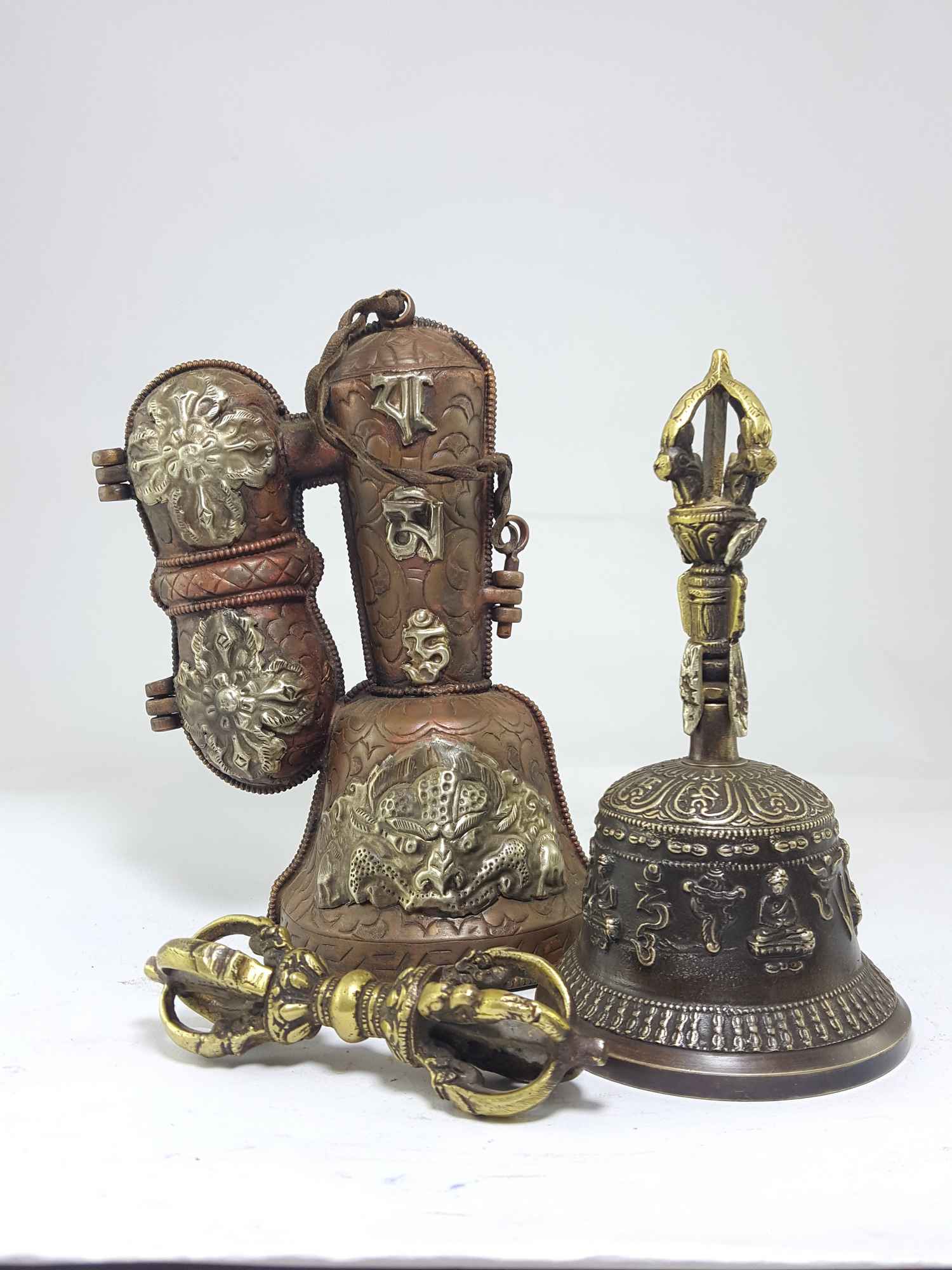 Bell And Dorje With Metal Cover Medium