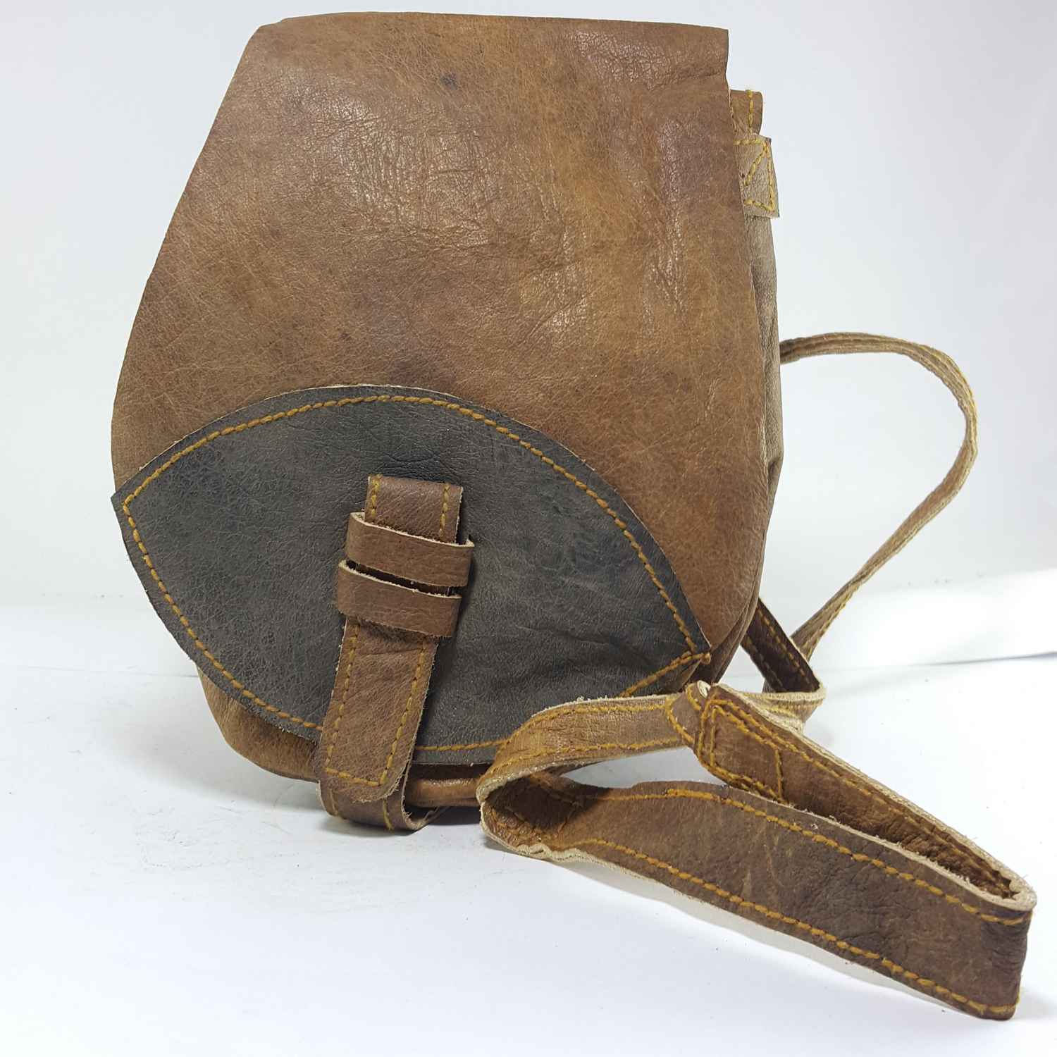 Pure Leather Handmade Shoulder Bag all Hand Stitched, 1 Pocket, leather Strip Lock