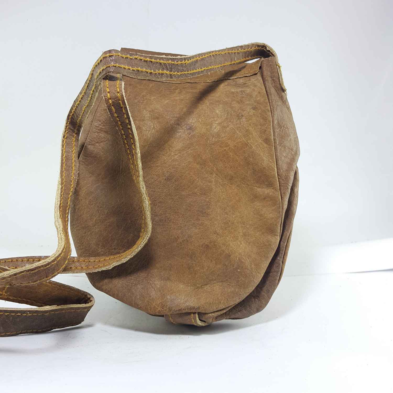 Pure Leather Handmade Shoulder Bag all Hand Stitched, 1 Pocket, leather Strip Lock