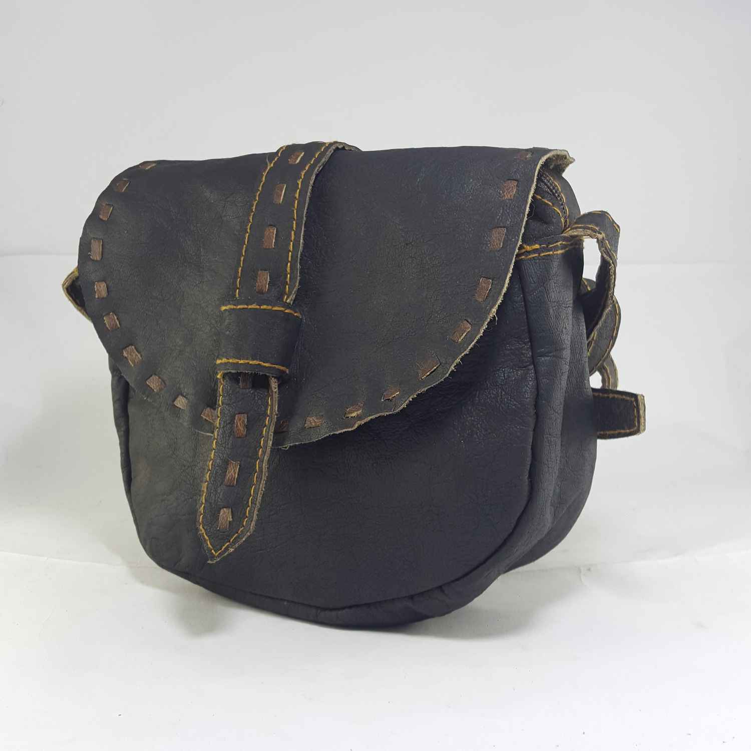 Himalayan Yak Leather Shoulder Bag 1 Zip, 1 Pocket, leather Strip Lock