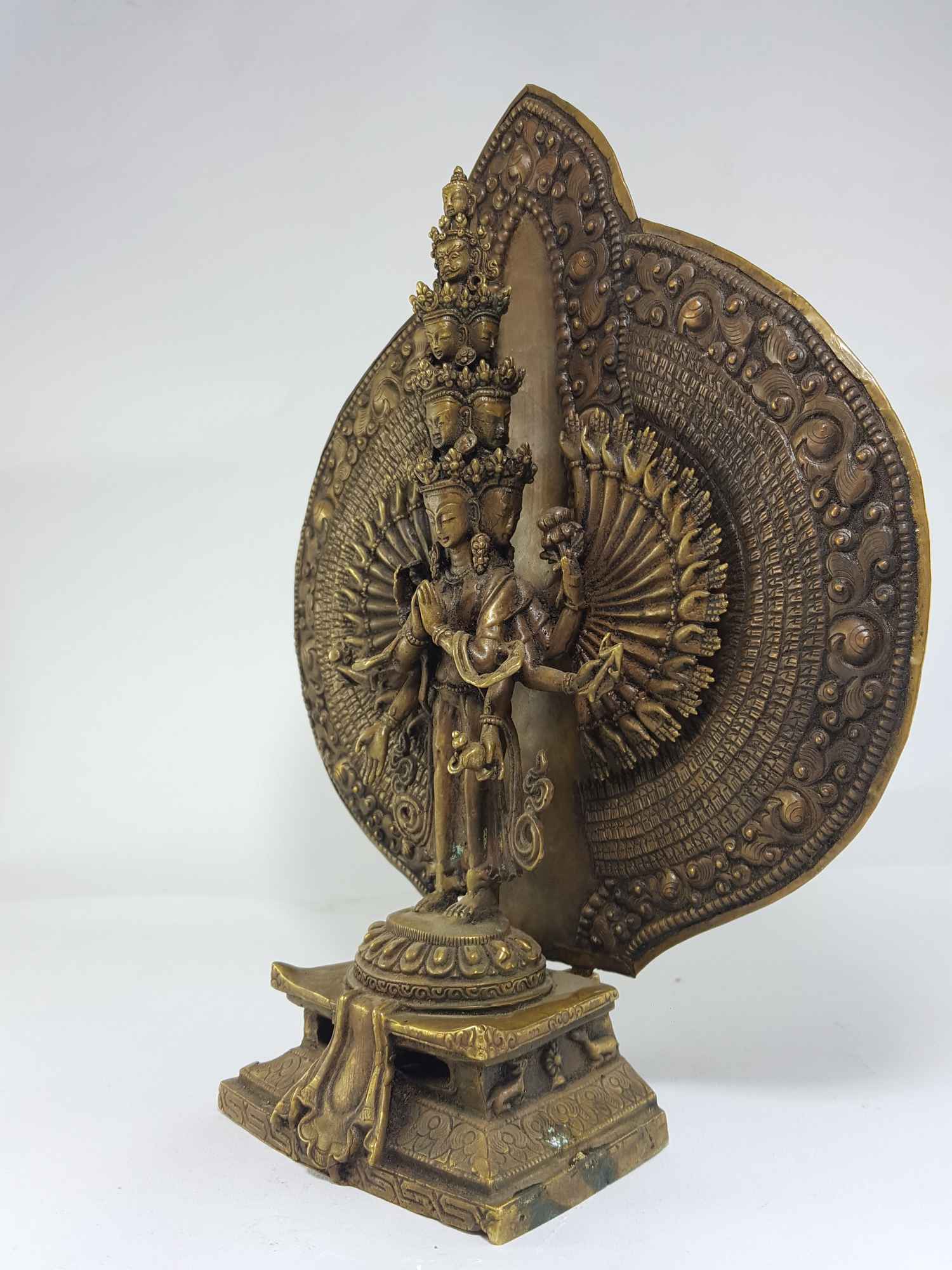 Sahasrabhuja Avalokitesvara Tibetan Statue <span Style=