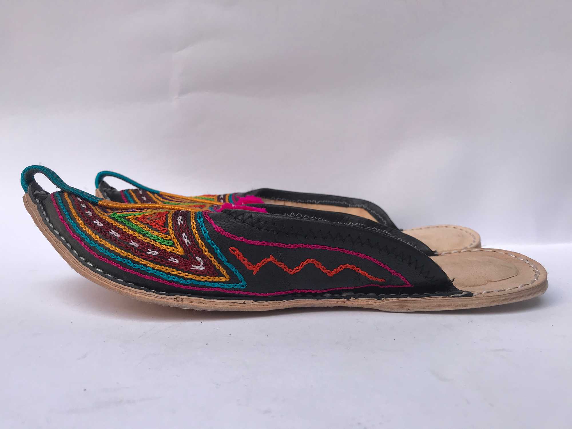 Nepali Handmade Aladdin Sandals, With Leather And Bead Design