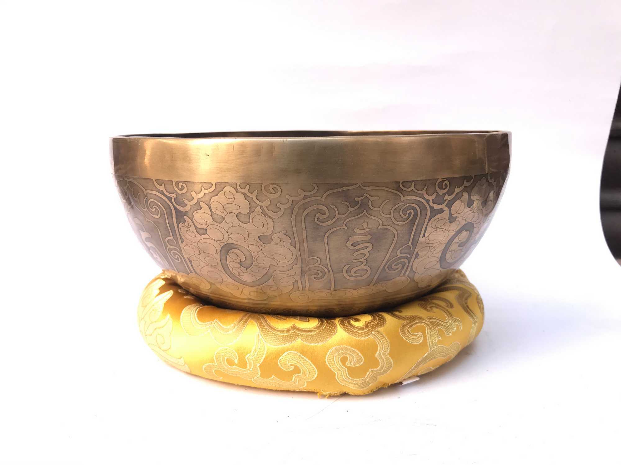 Hand Beatan Singing Bowls, <span Style=