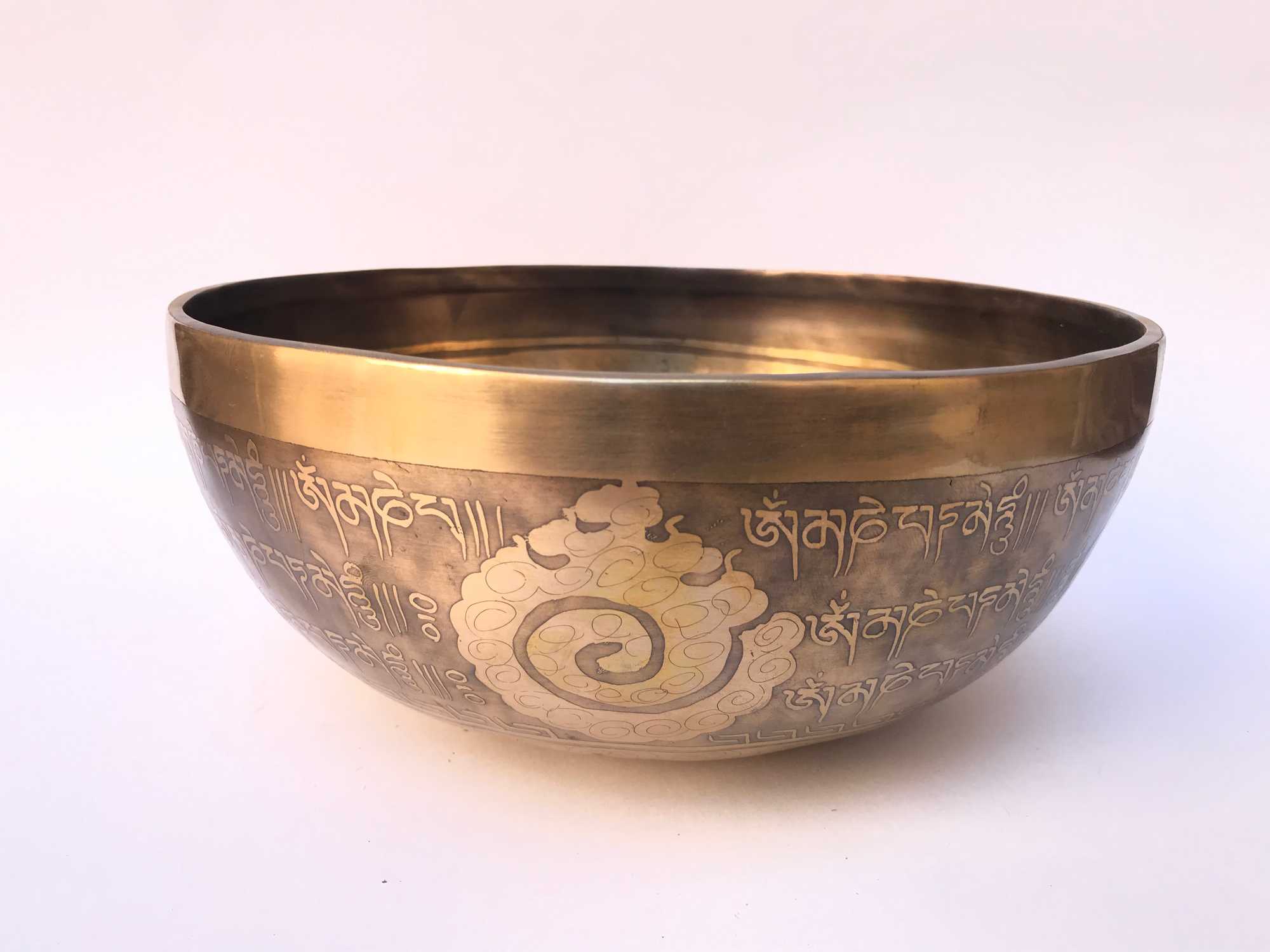 Hand Beaten Bronze Singing Bowl <span Style=