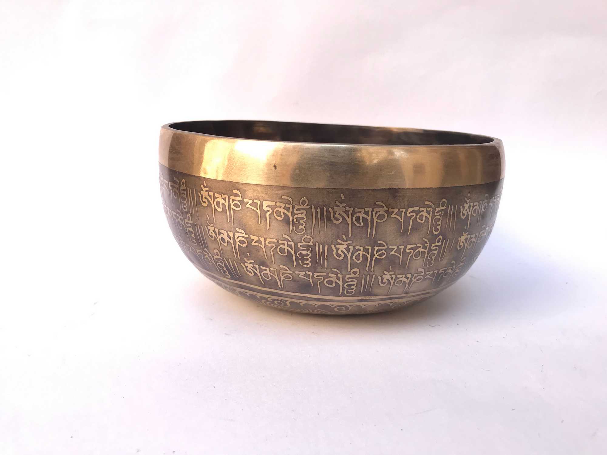 Hand Beaten Bronze Singing Bowl <span Style=