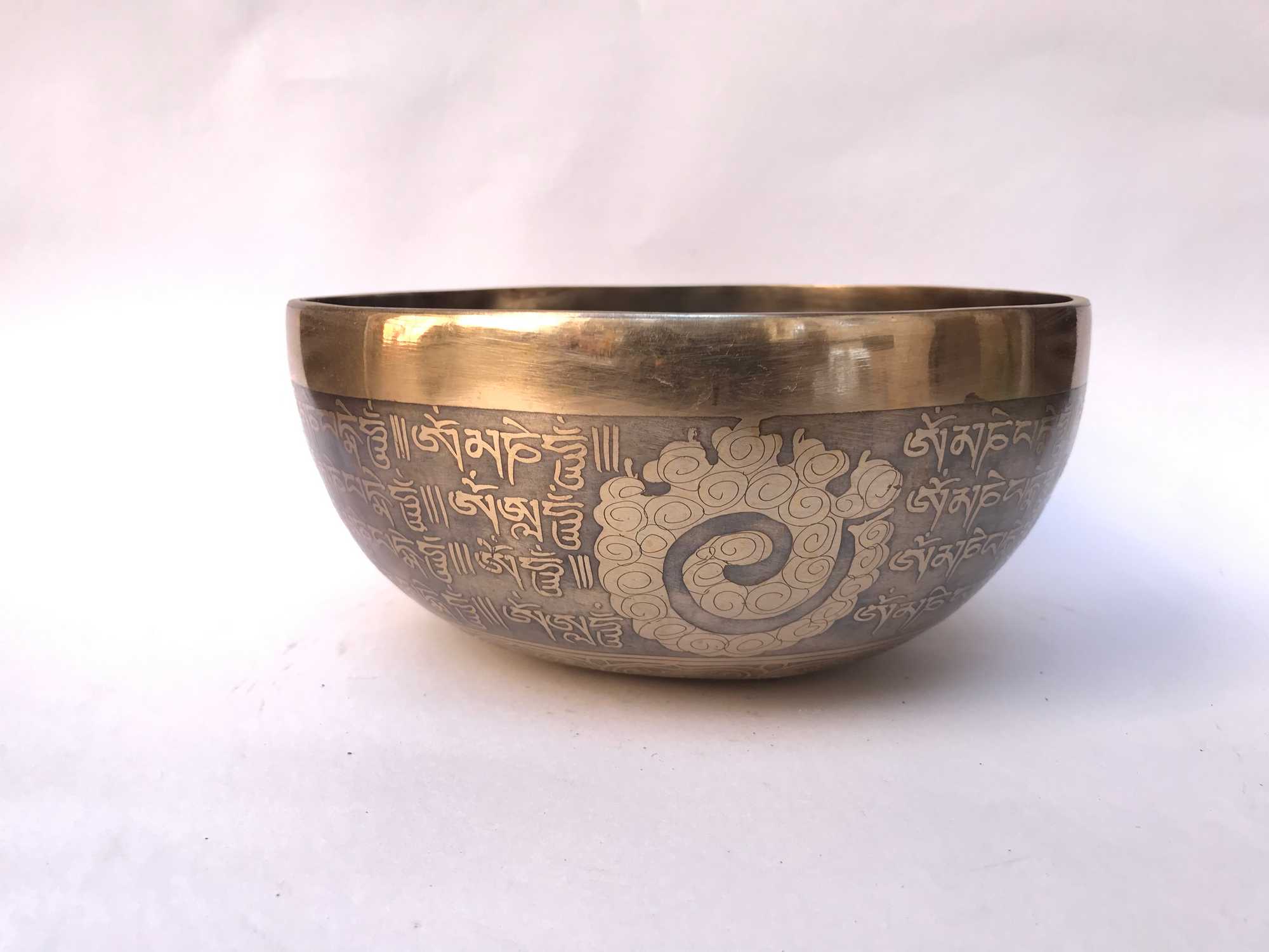 Handbeaten Bronze Singing Bowl <span Style=