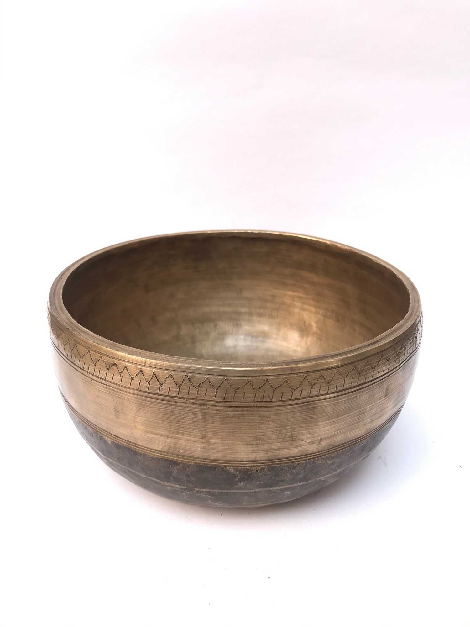 special, Hand Beaten Bronze Singing Bowl With antique