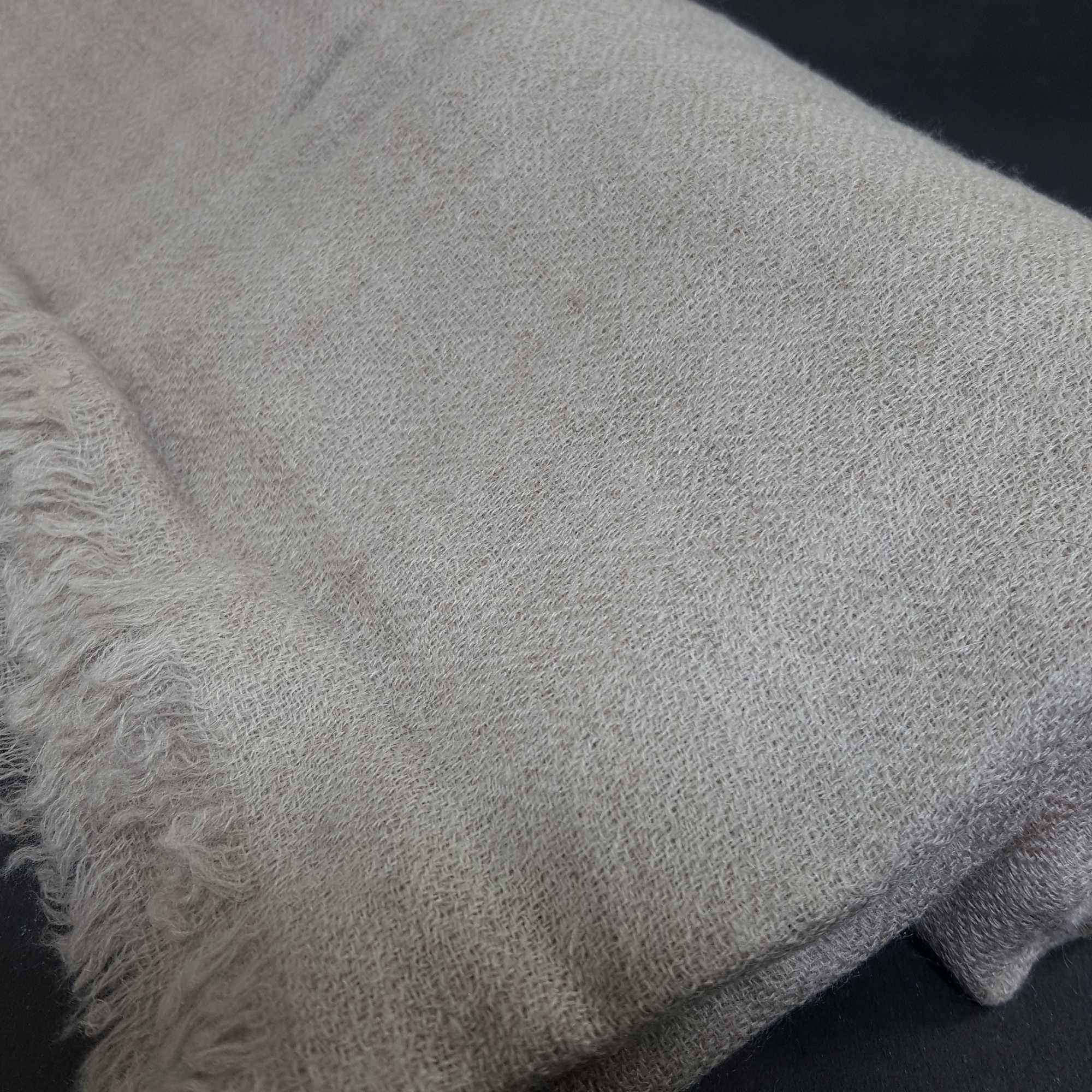 Ring Shawl hq, A Thin, Soft, And Light Shawl For All-weather Use, Two-ply Wool, Real Pashmina Wool, Natural Color