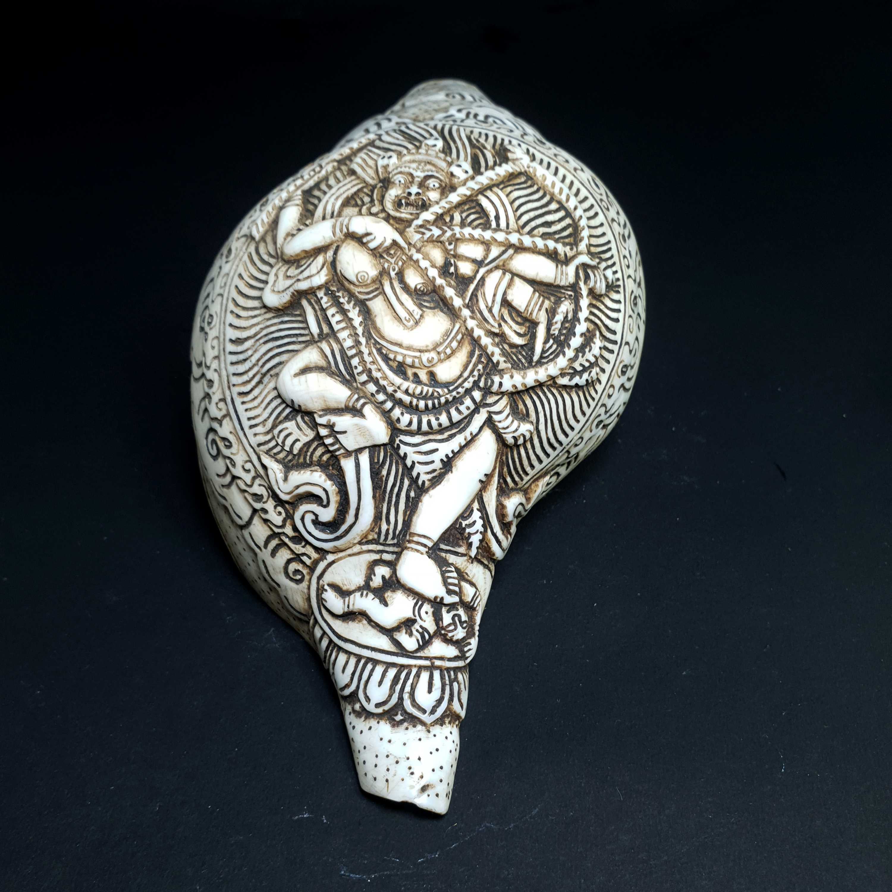 Tibetan Conch Shell With Kurukulla hand Carved, Rigjeyma, Pema Khandro, Wangyi Lhamo, Red Tara