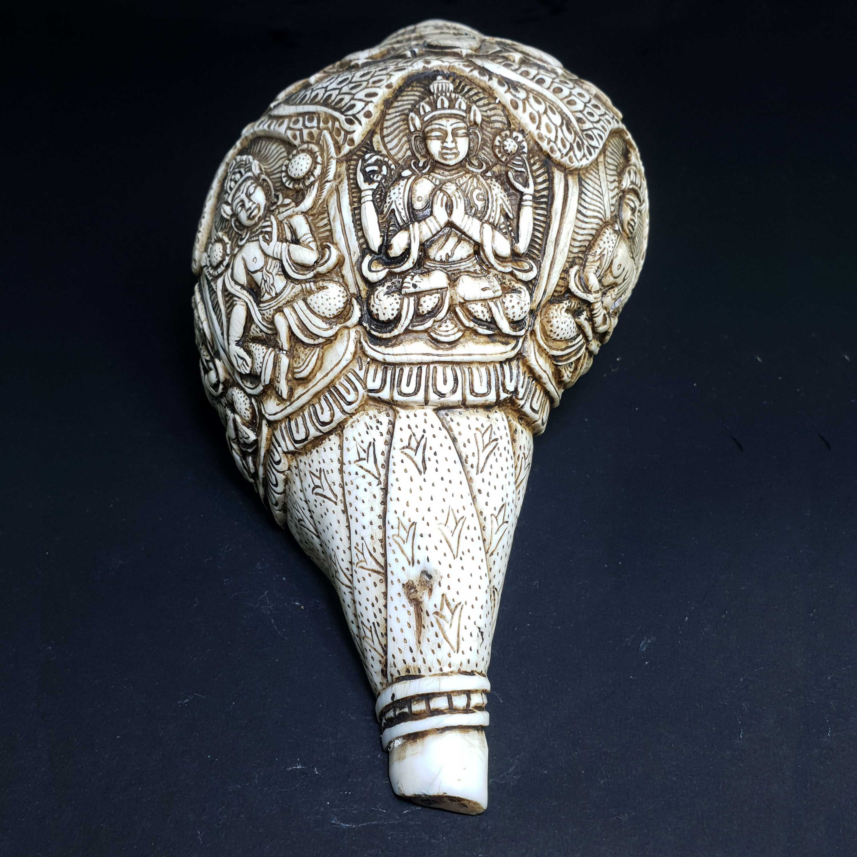 Tibetan Conch Shell With Manjushri, Green And White Tara, Chenrezig And Aparimita hand Carved