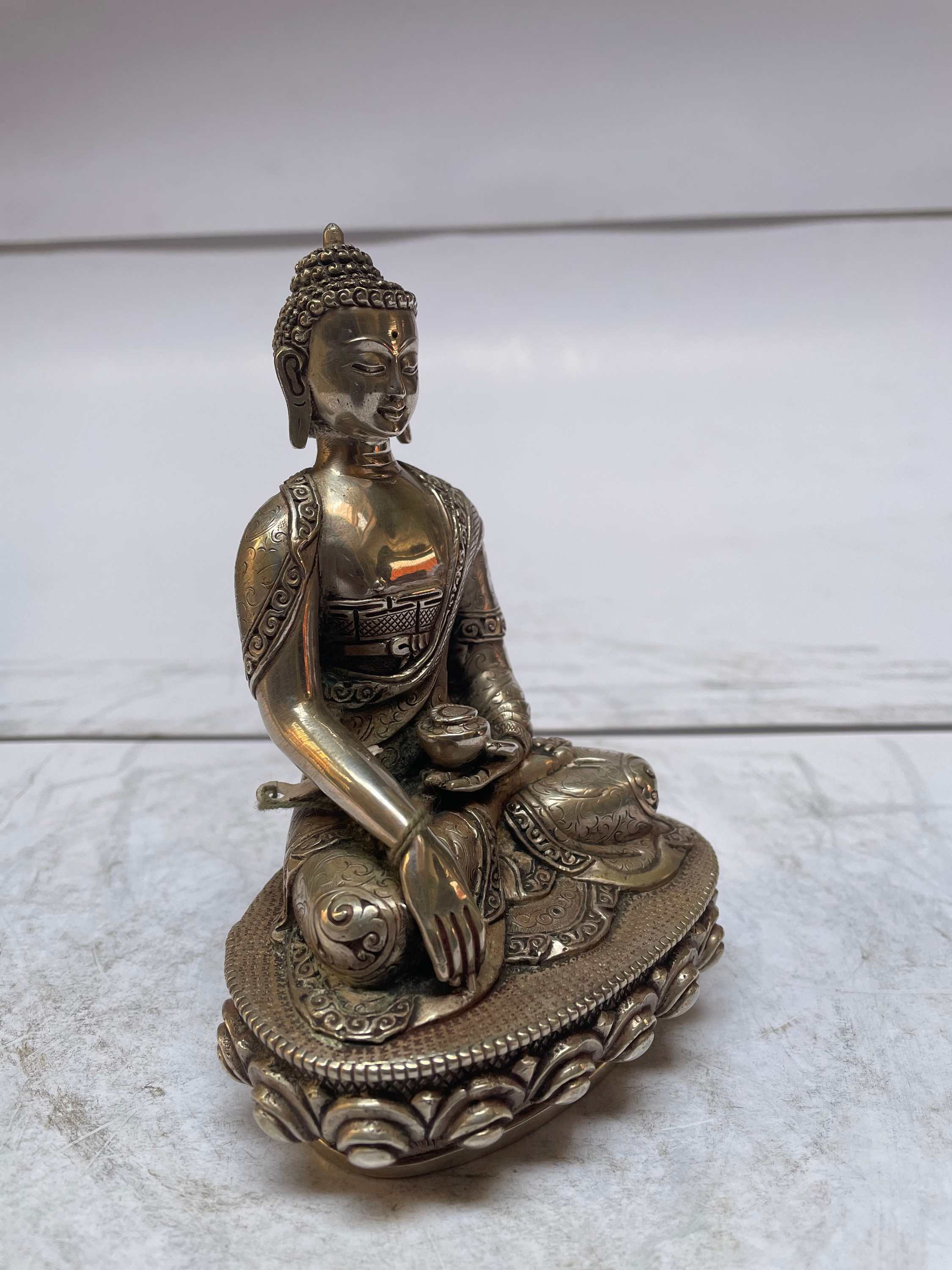 master Quality, Sterling Silver, 580 Gram Statue Of Shakyamuni Buddha, old Stock