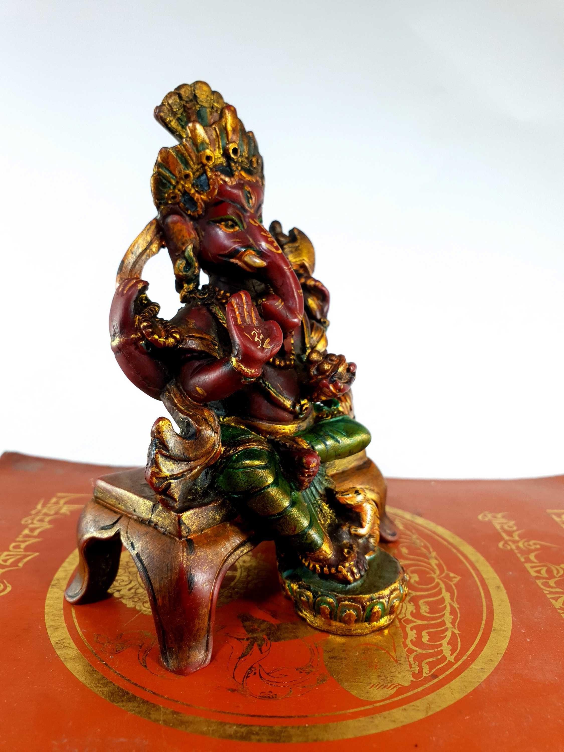 Resin Statue <span Style=