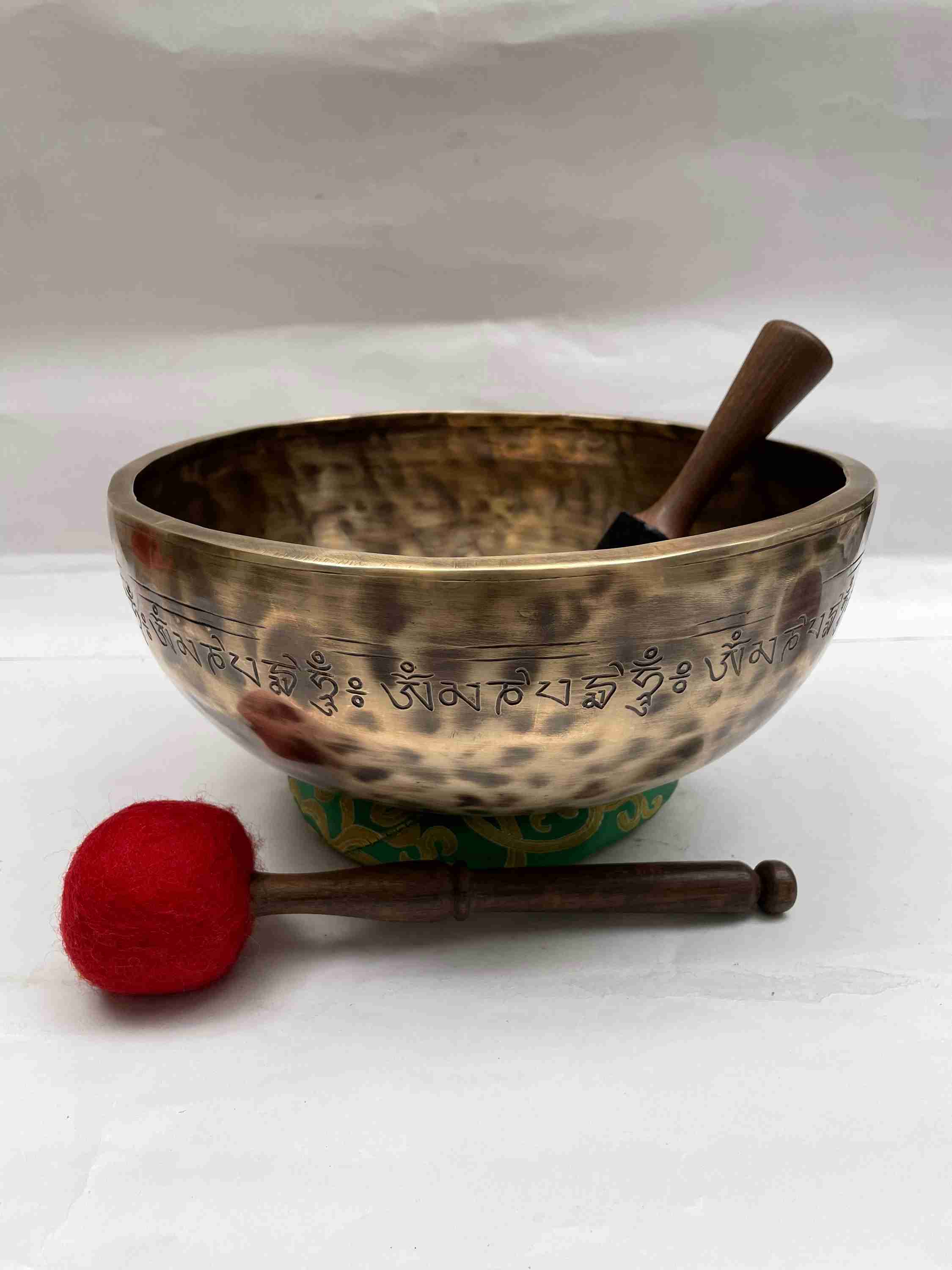 Buddhist Hand Beaten Full Moon</span> Singing Bowl