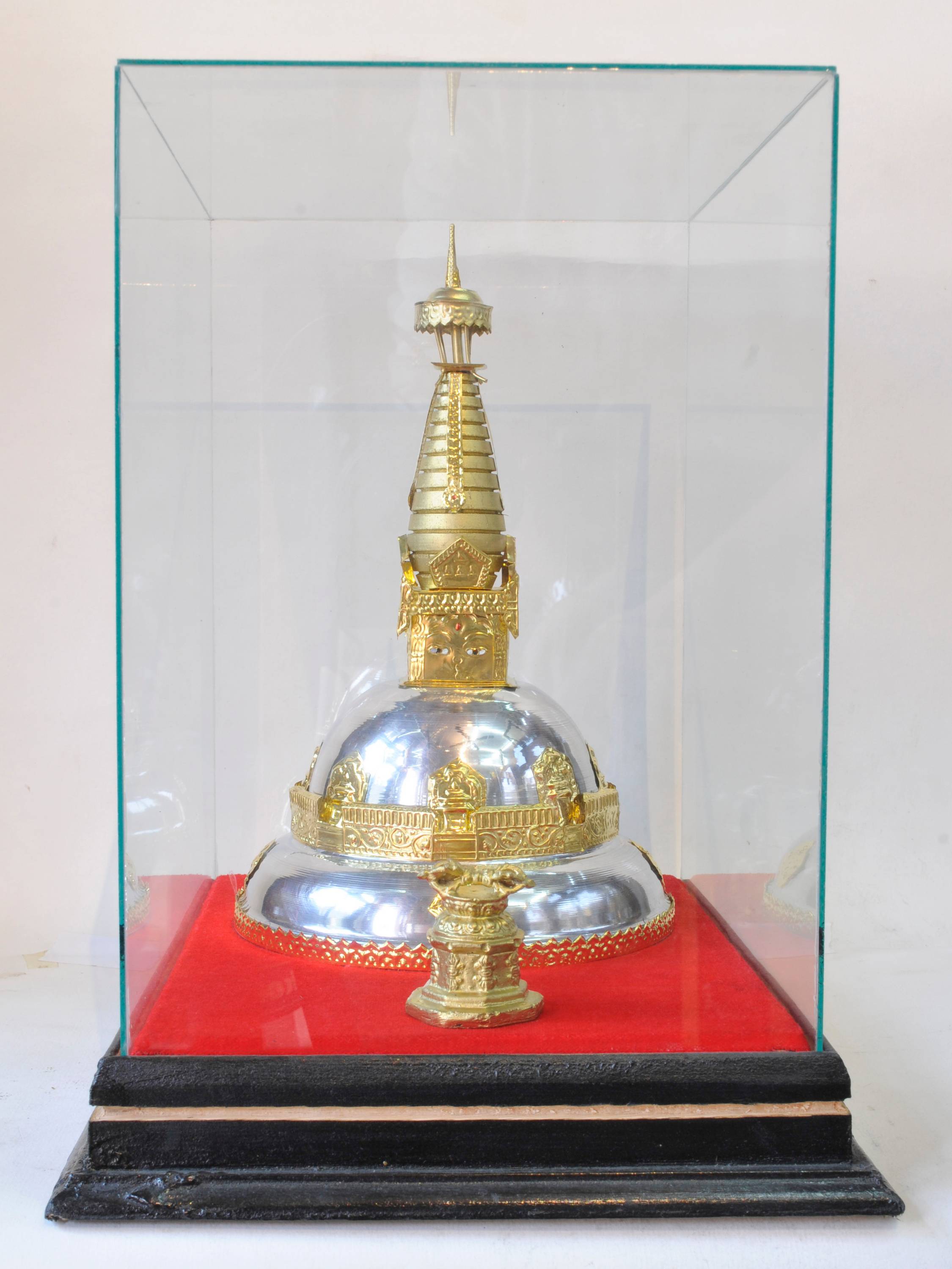 High Quality Traditional Handmade Nepali Gift Item Of swayambhunath Stupa Replica On Glass