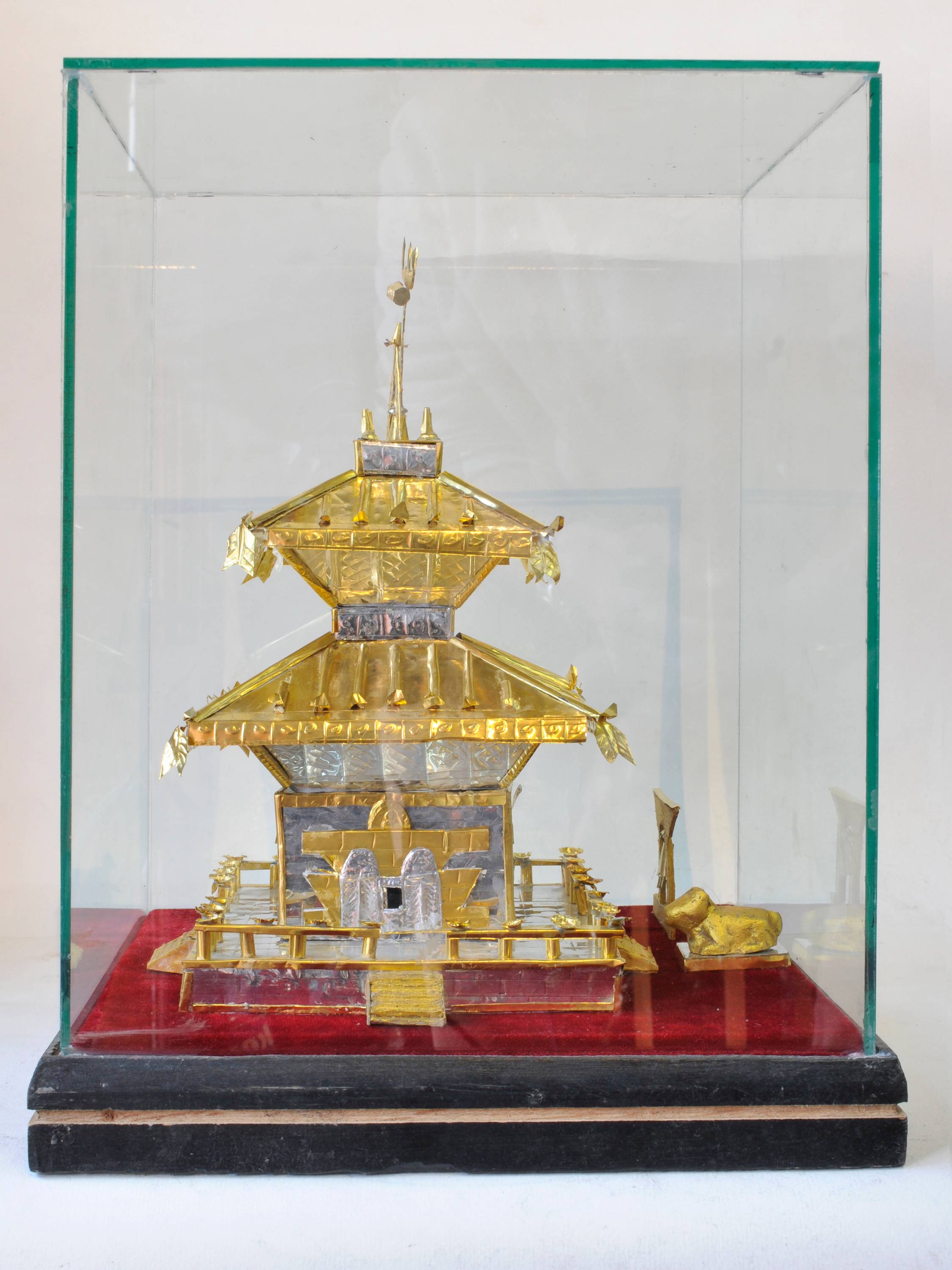 High Quality Traditional Handmade Nepali Gift Item Of pashupatinath Temple Replica On Glass