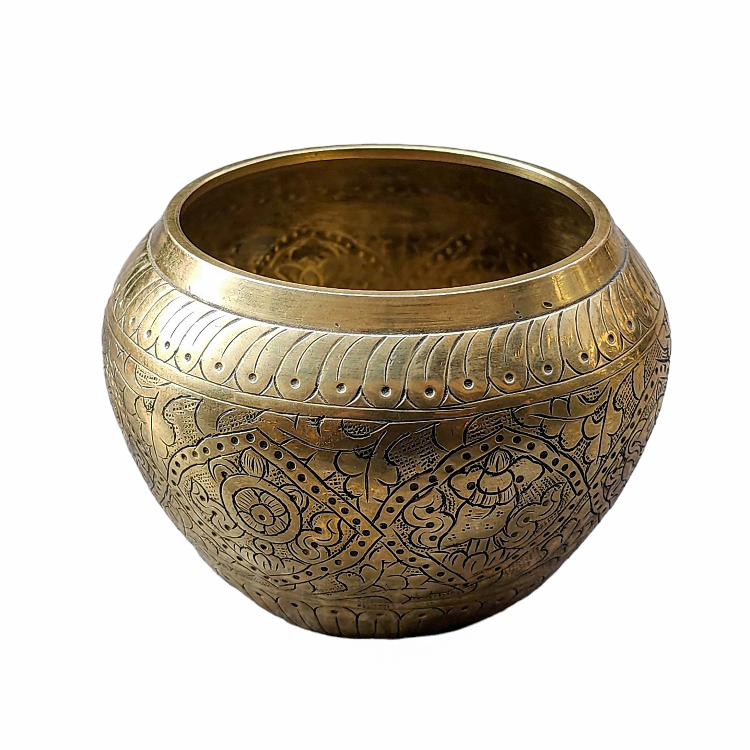 Gulpa Singing Bowl With fine Carving