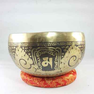 Mustang Bronze Hand Beaten Bowls With Couch Shell At The Centre