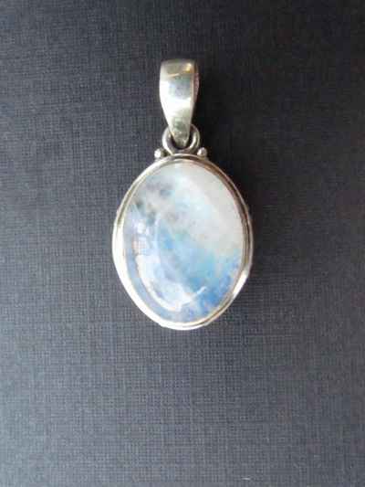 Rainbow Moonstone Pendnte